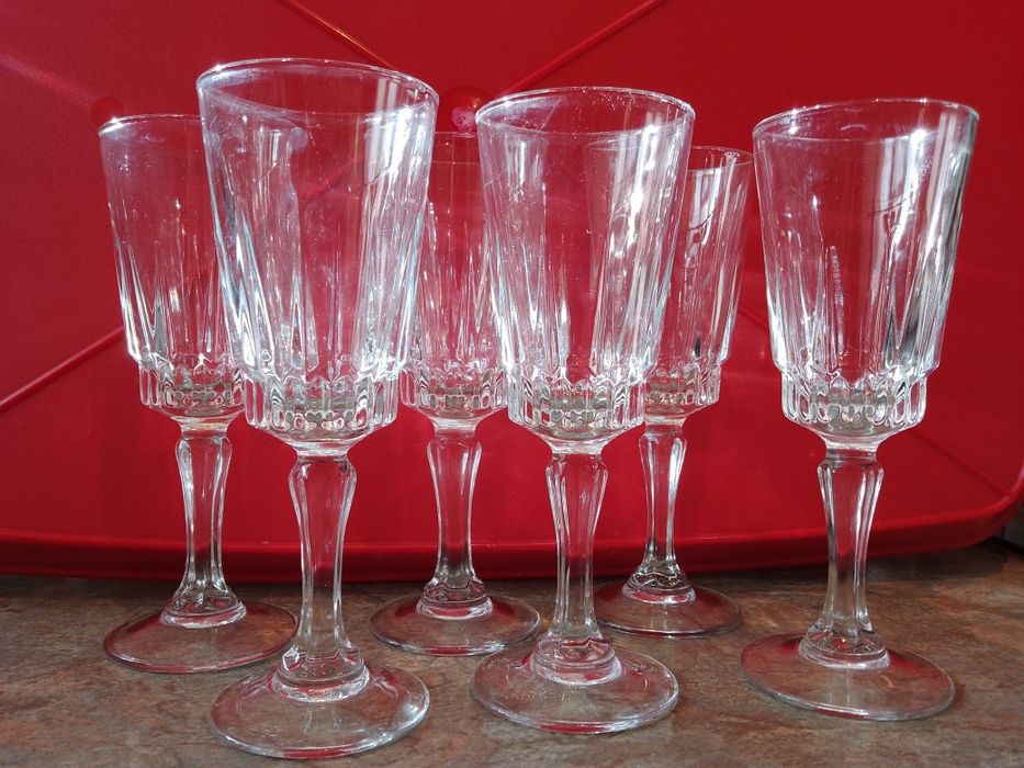 Две кристални гарафи и 6 кристални чаши за ракия