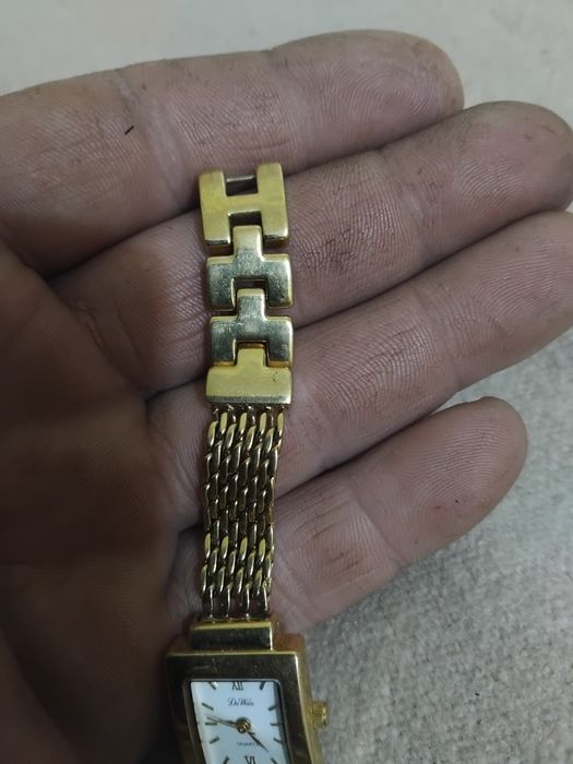 Позлатен часовник