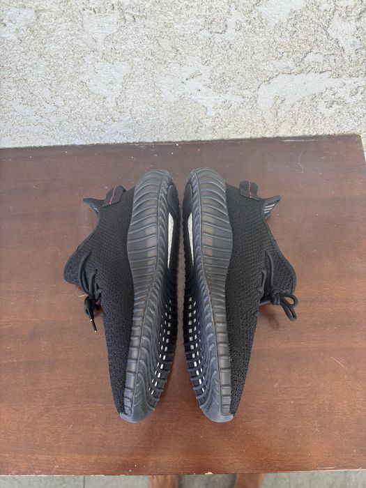 Adidas Yeezy 350 V2 Bred