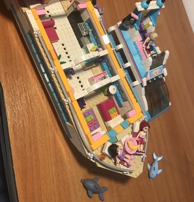 Vand Yacht din Lego