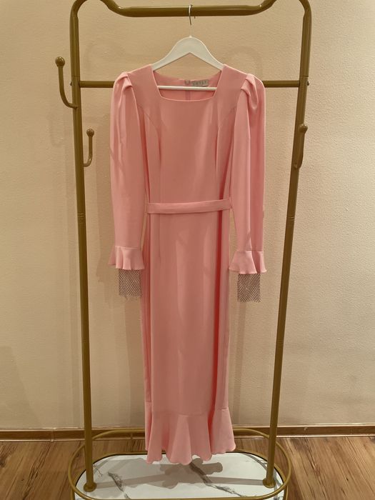 Продам праздничное платье от российского дизайнера 42-44 размер