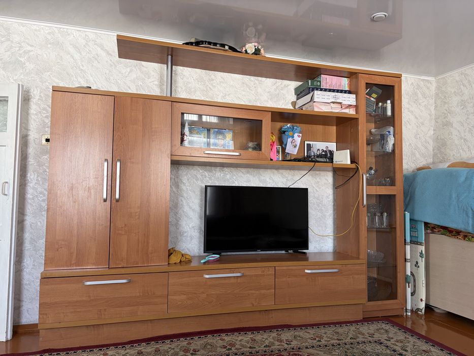 Продам!!Шкаф для гостиной