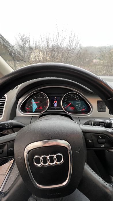 Vând q7 4.2………..