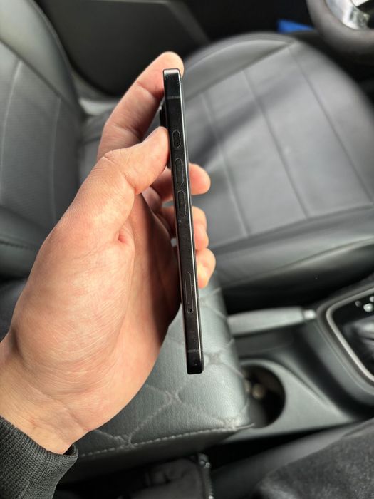 Продам Iphone 16