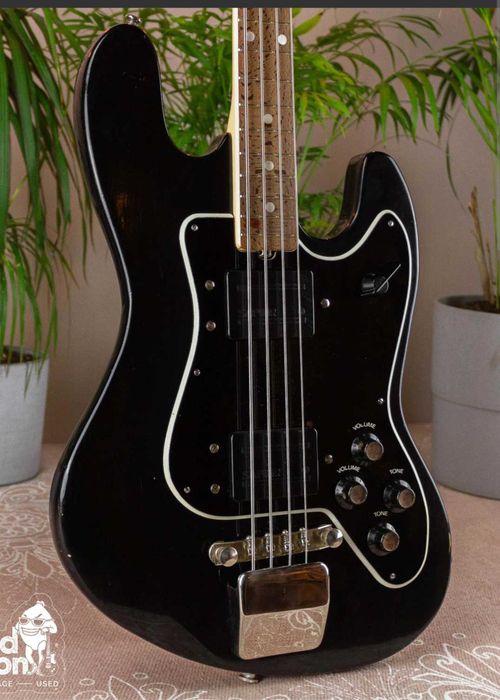 Продажа бас гитары