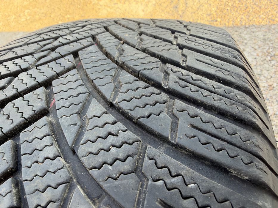 4бр. ОТЛИЧНИ Зимни Гуми С Борд 255/45R/20 -FIRESTONE- DOT:4424- 6.5мм.+5.3мм.
