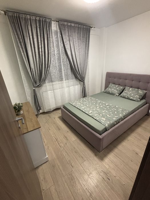 Inchiriez apartament 3 camere