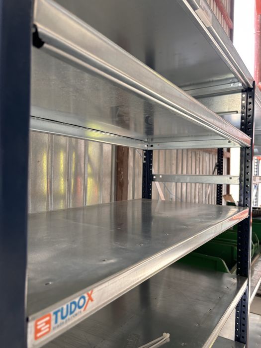 Rafturi metalice cu polite