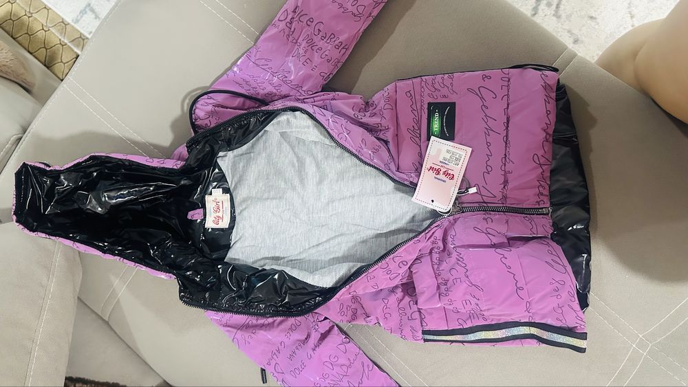 Продам детскую куртку осень весна на девочку