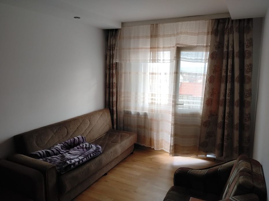 Închiriez apartament