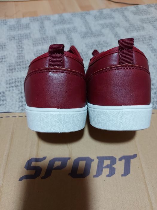 Vind 2 perechi adidasi