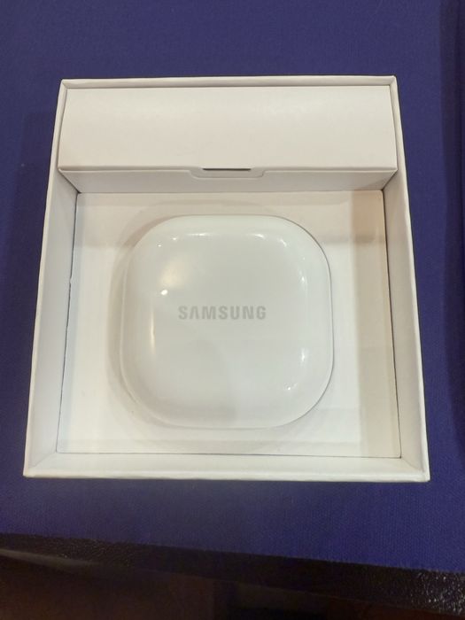 Слушалки Galaxy Buds FE и подарък флашка