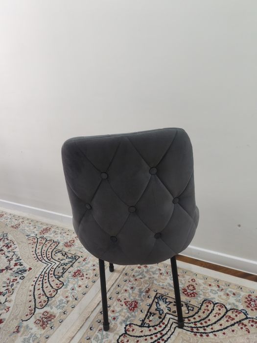 Продам стулья новые