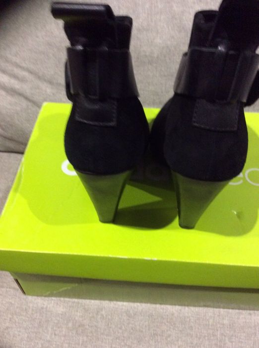 Къси дамски боти Guess