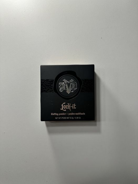 Pudra matifianta Kat Von D (KVD)