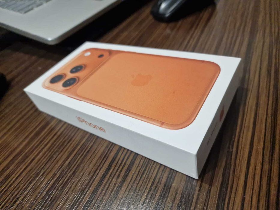 iPhone 17 Pro, Cosmic Orange, 256GB