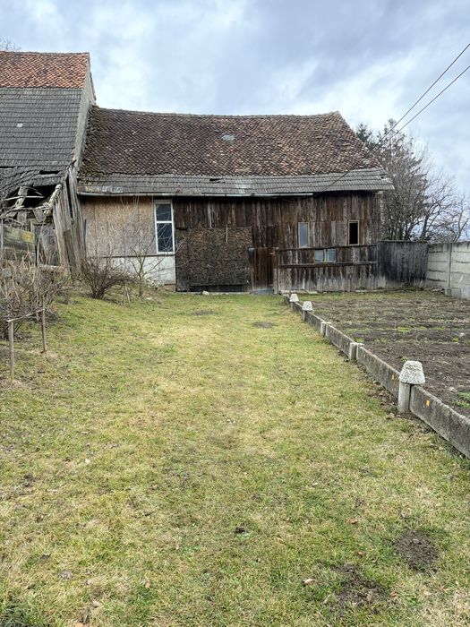 Vand  sura din lemn caramida si tigla