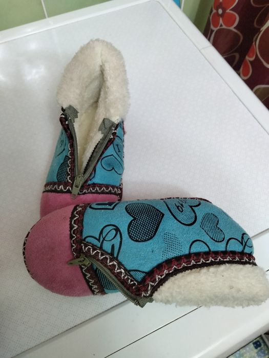 Продам тёплые ботиночки.