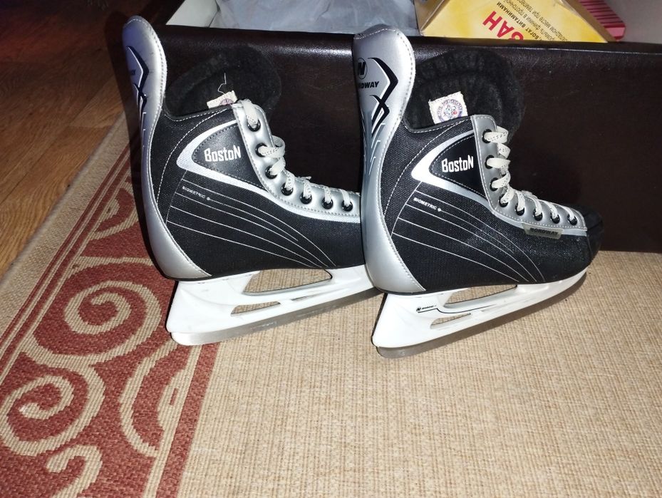 Продаю коньки почти новые.