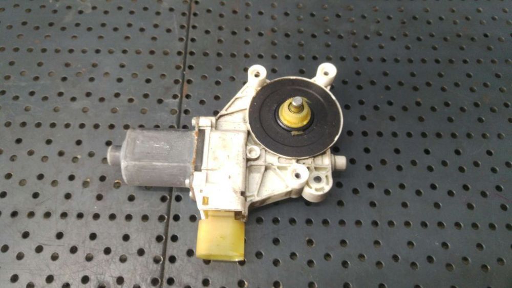 Motoras macara dreapta fata bmw seria 1 e87 6927028 996625101 0130822227
