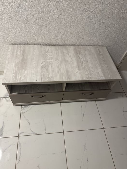 Comoda din lemn masiv cu sertare