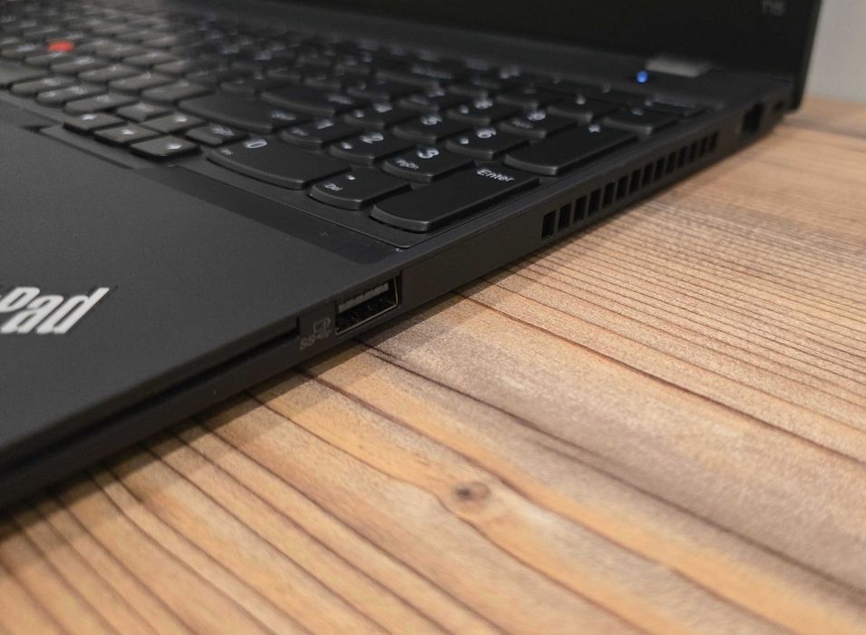 Продавам Lenovo ThinkPad T15 Gen2 перфектен