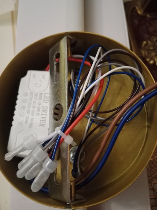 Светильник новый продам