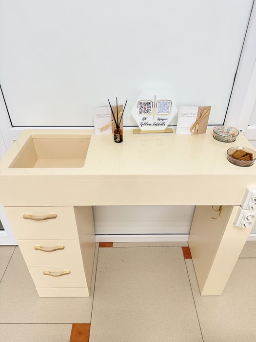 Продам визажный стол