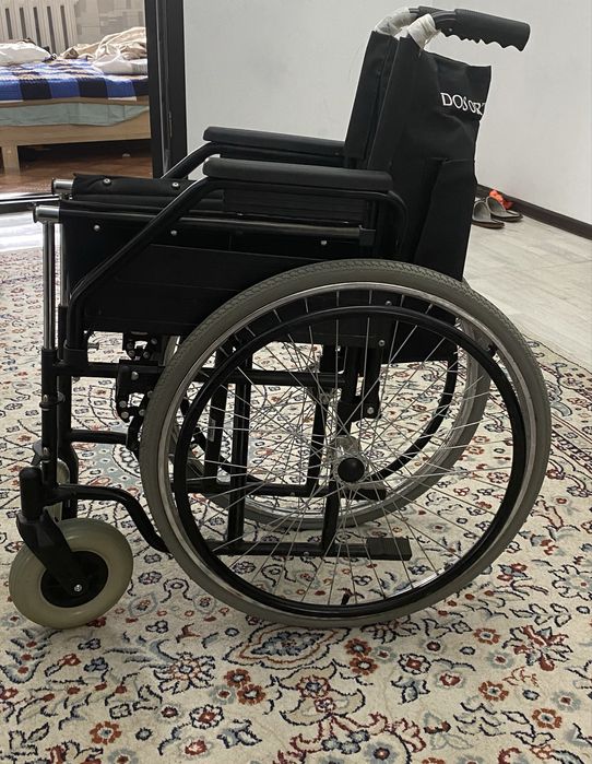 Коляска-кресло инвалидная