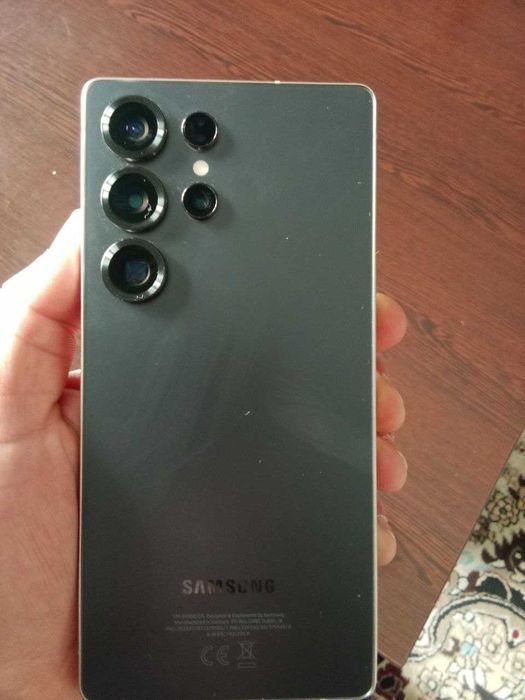 Продаю Samsung S25 ultra 12/256 как новый