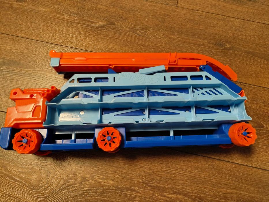Игрален комплект камион Hot Wheels City - Автовоз и писта