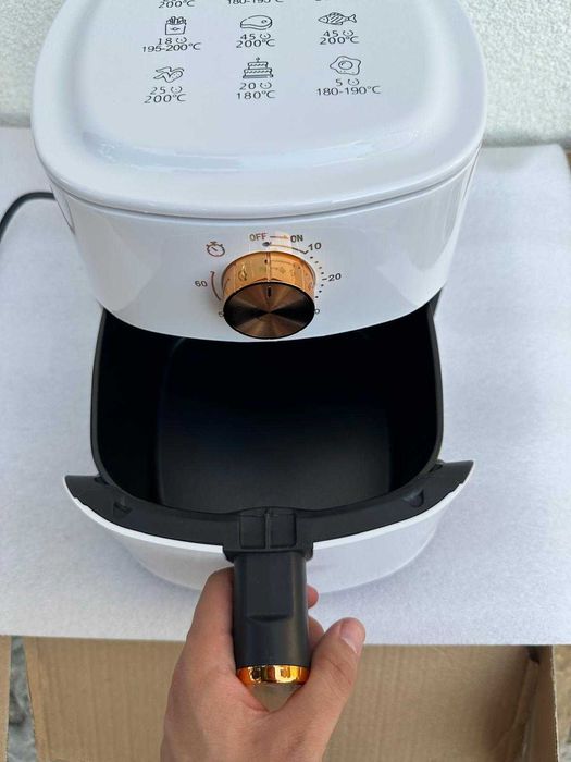 Vand Airfryer Alb/Negru Nou
