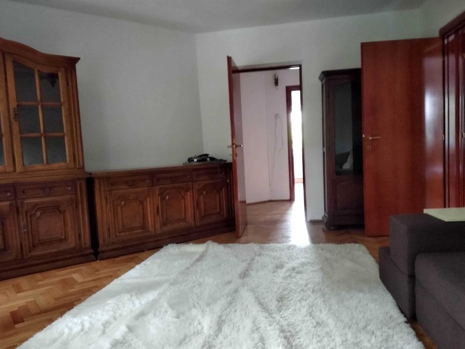 Inchiriez apartament cu 3 camere