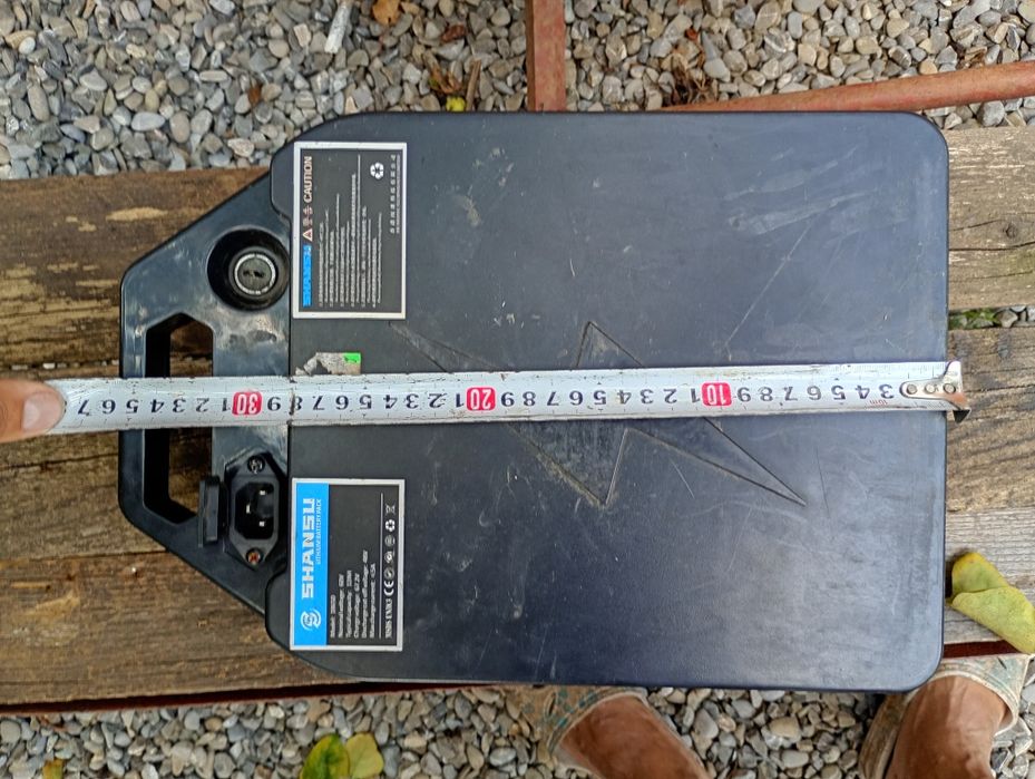 Vînd baterie  sh stare buna scuter electric 60v/12A cu 2chei  preț 750lei fix nu schimb