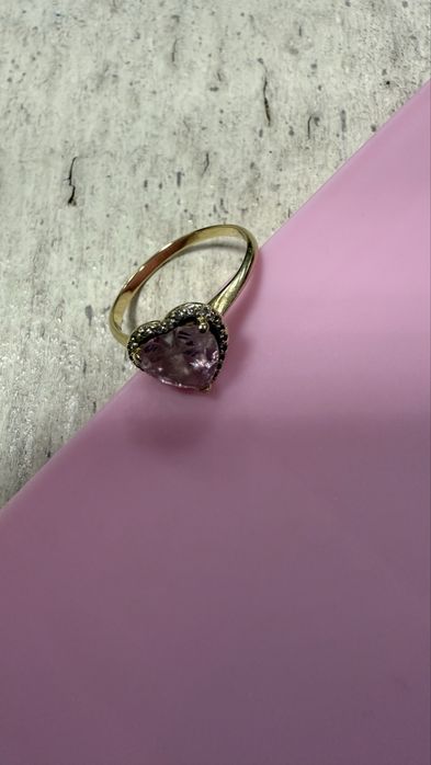 Продам золотое кольцо .