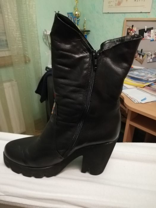 Cizme cu platforma din piele mărimea 37