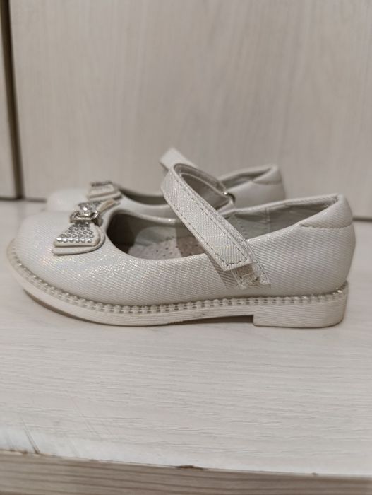 Продам туфли для девочки