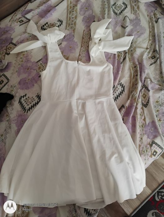 Рокля с панделки