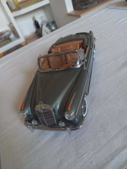 1:18 Sun Star Mercedes Benz 220SE