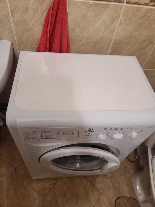 Продам стиральную машину INDESIT WISL83