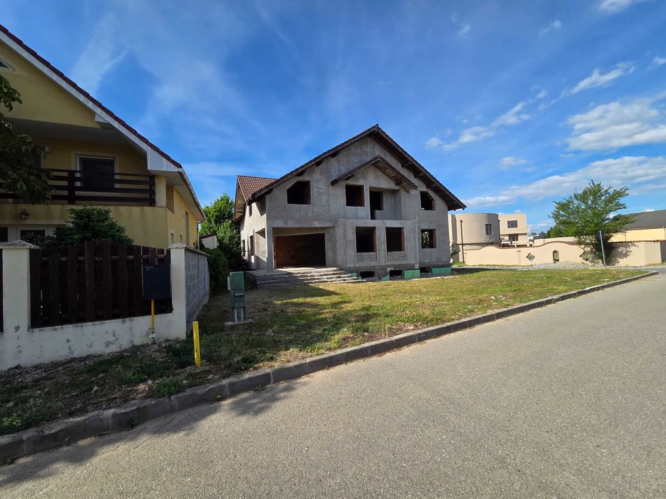 Casă individuală D+P+M în Sânmartin, str. Mircea Eliade – 360 mp utili