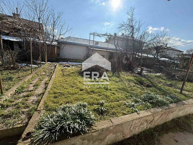 Само в Ера Имоти Хасково! Просторна самостоятелна къща в Димитровград