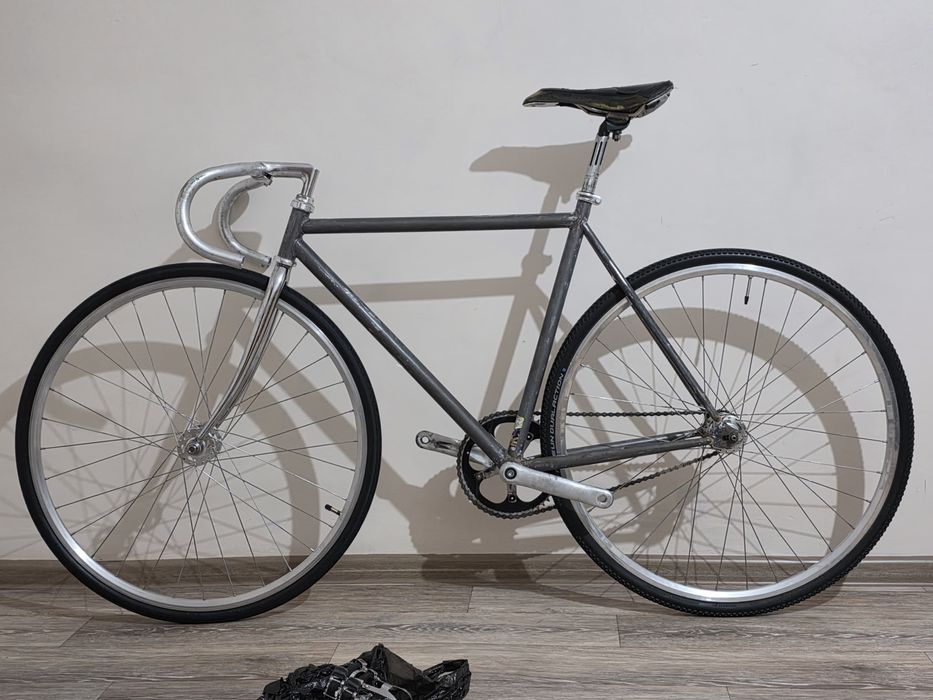 Трековый велосипед фикс