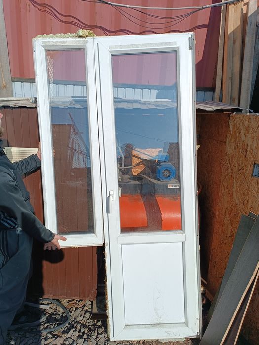 Пластиковое окно ( выход на балкон