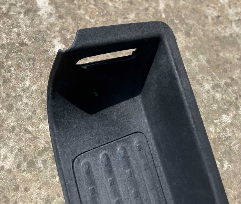 Insertie plastic treapta VW Multivan T6