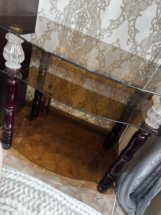 Продам стеклянный столик