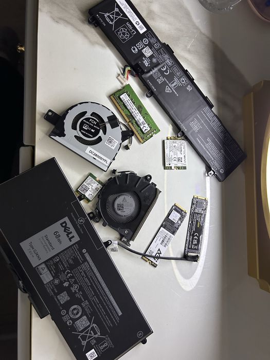 Piese laptop in stare perfecta