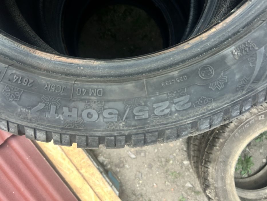 Vând 4 buc. anvelope de iarnă 225/50 R17