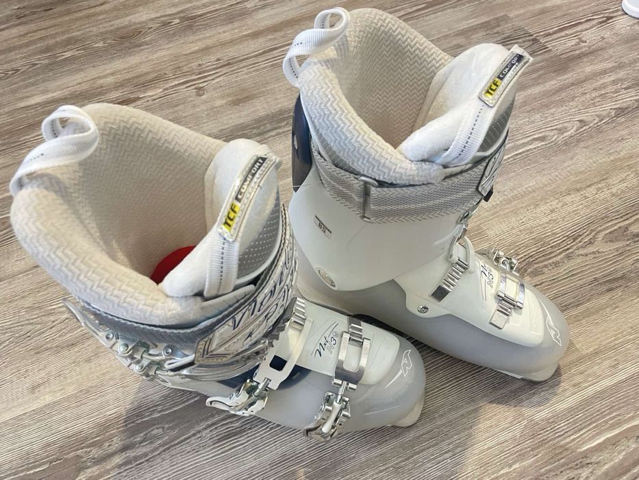 Ски обувки, еднократно използвани