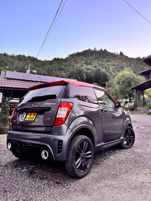 Vândsau schimb microcar de 16 ani Ligier js50